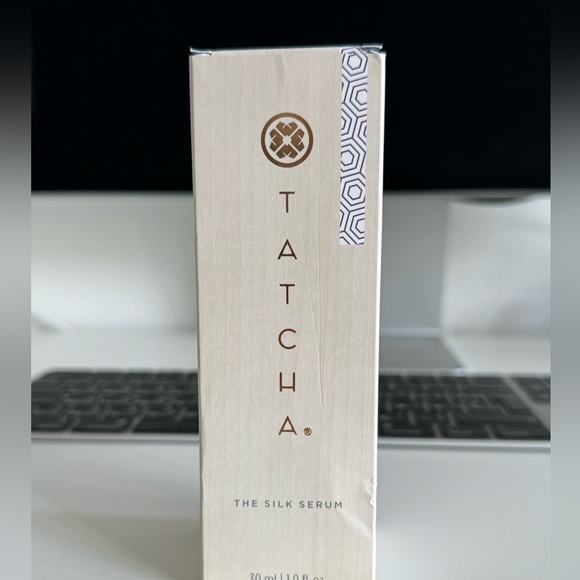 The Silk Serum Wrinkle-Smoothing Retinol Alternative. - Picture 2 of 2